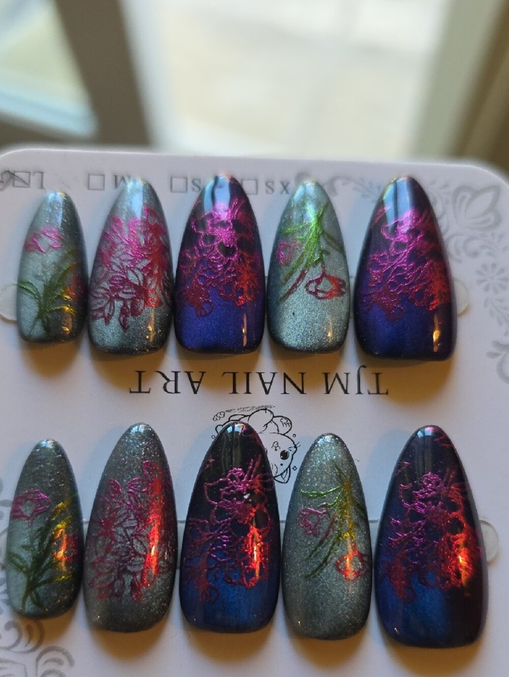 Metallic Black and Multicolor Floral Press-On Set Size Large - Picture 5 of 7